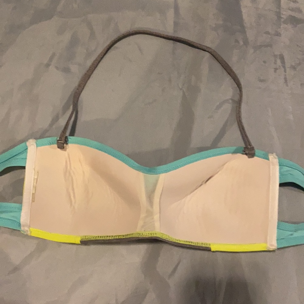 🌸3/$15 Halter Bikini Top w/ removable strap - Picture 5 of 9